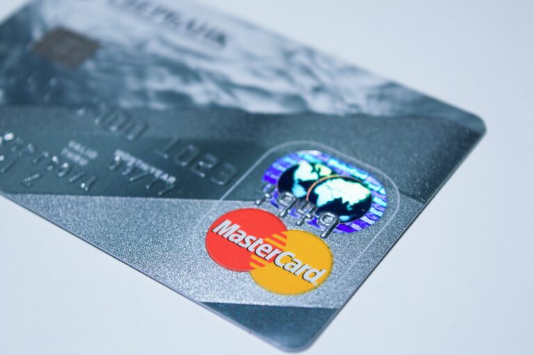 7 Best Credit Cards for Bad Credit: Comparison and Review